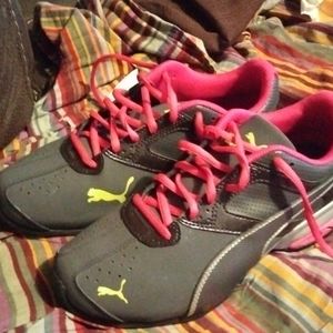 Size 8 women's Pumas